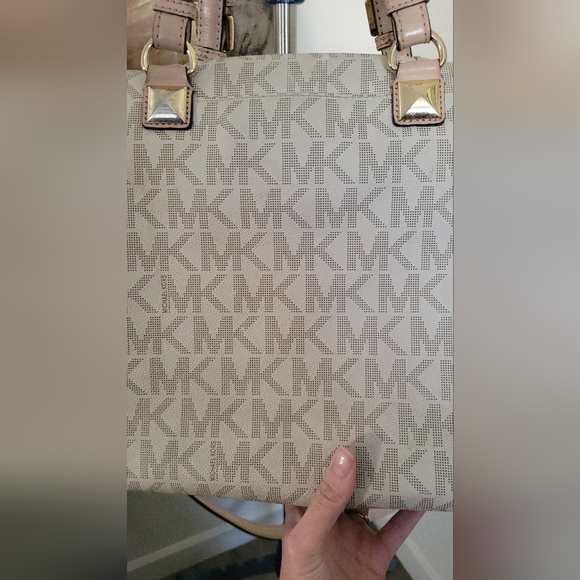 Michael Kors Jet Set Tote Bag - Picture 15 of 16